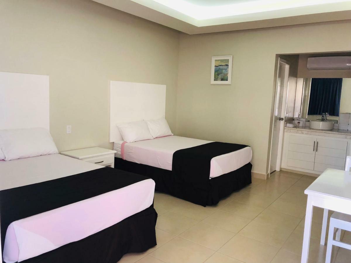 Hotel Victoria Ciudad Constitución Екстериор снимка